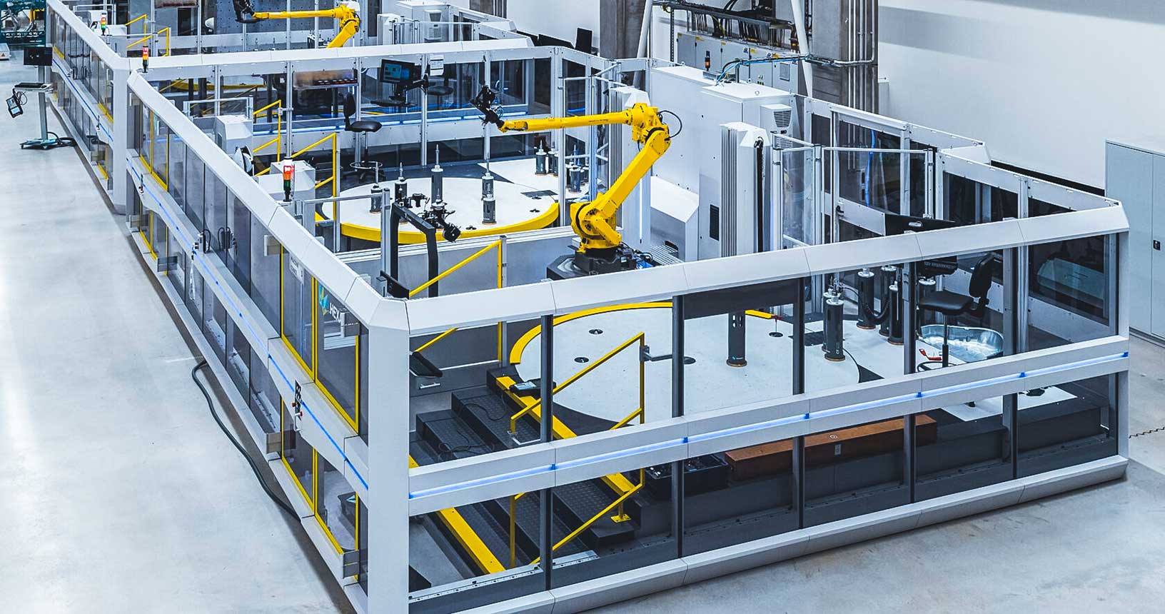 Cellule d’inspection robotisée avec deux plateaux tournants dans une usine automobile 