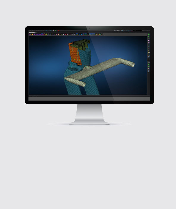 Immagine del monitor di un computer che mostra una schermata di un software di simulazione CAE