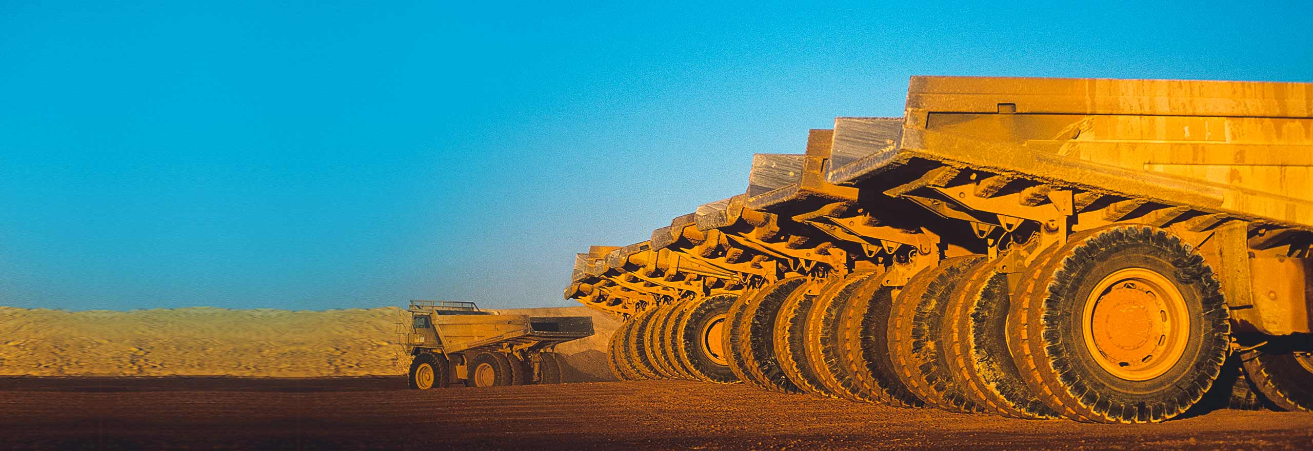 Flotte von Lastwagen mit Hexagons Wartungstechnologie für Bergbauausrüstung