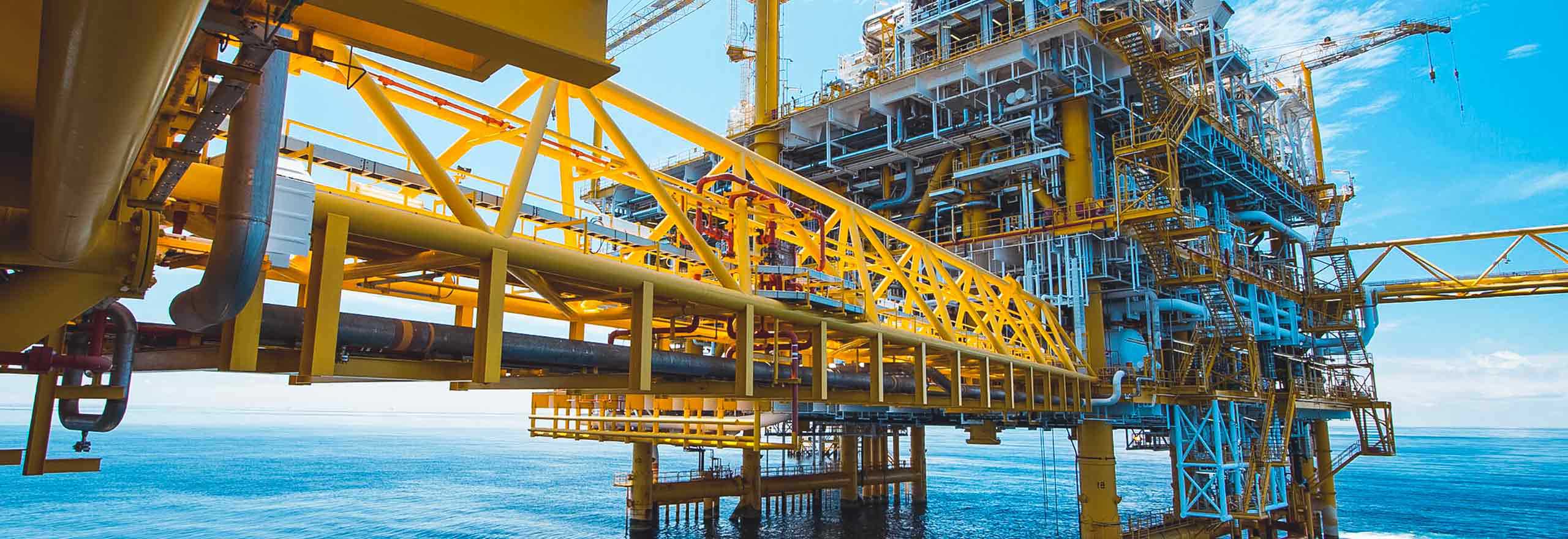 Plataforma offshore utilizando as soluções da Hexagon para o setor de petróleo e gás