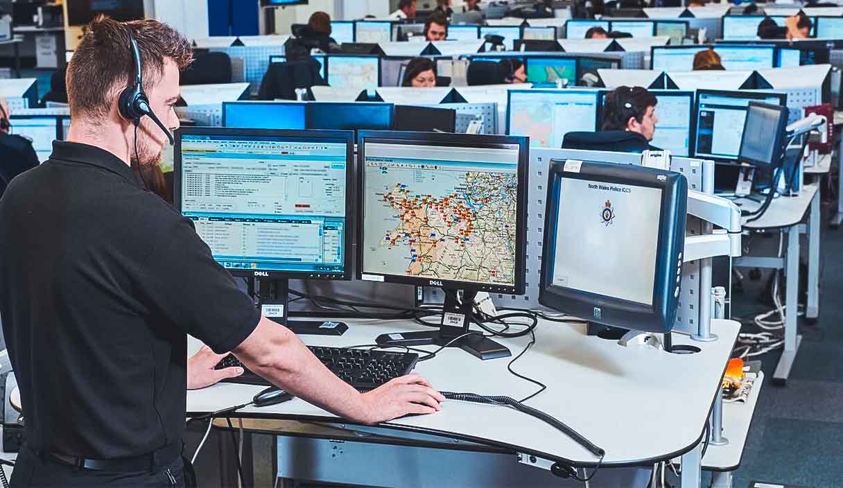 Sala de control de incidentes y emergencias 112 de la Policía de Gales del Norte. 