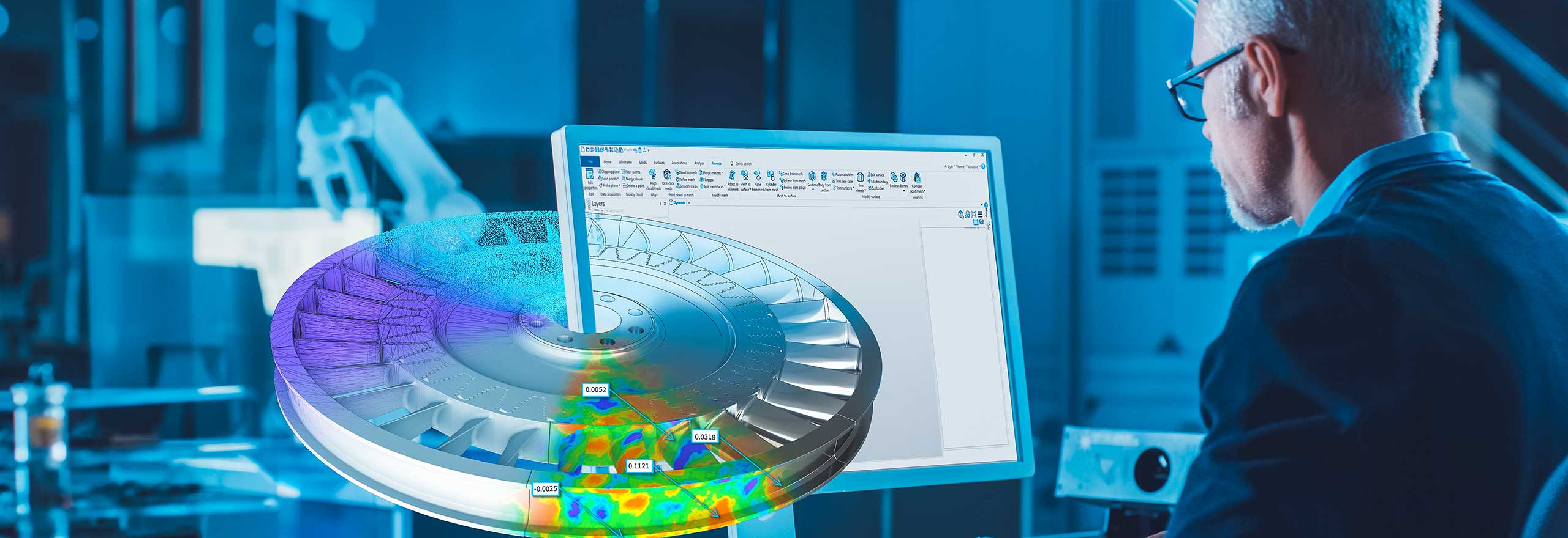Ingenieur arbeitet an einem Computer mit dem virtuellen Modell eines Produktdesigns, das aus dem Bildschirm springt.