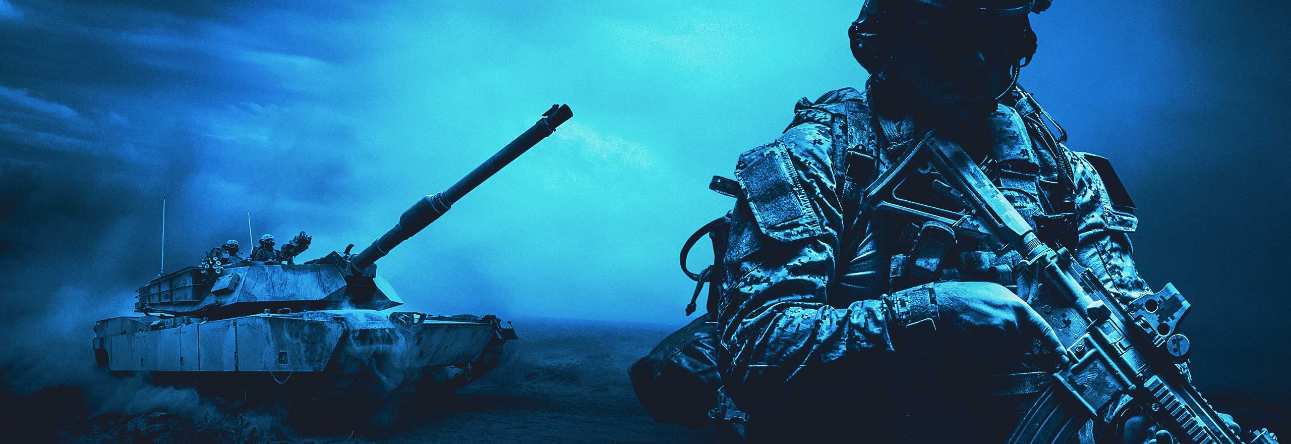 Image bleutée représentant un soldat, un réservoir et des hélicoptères.