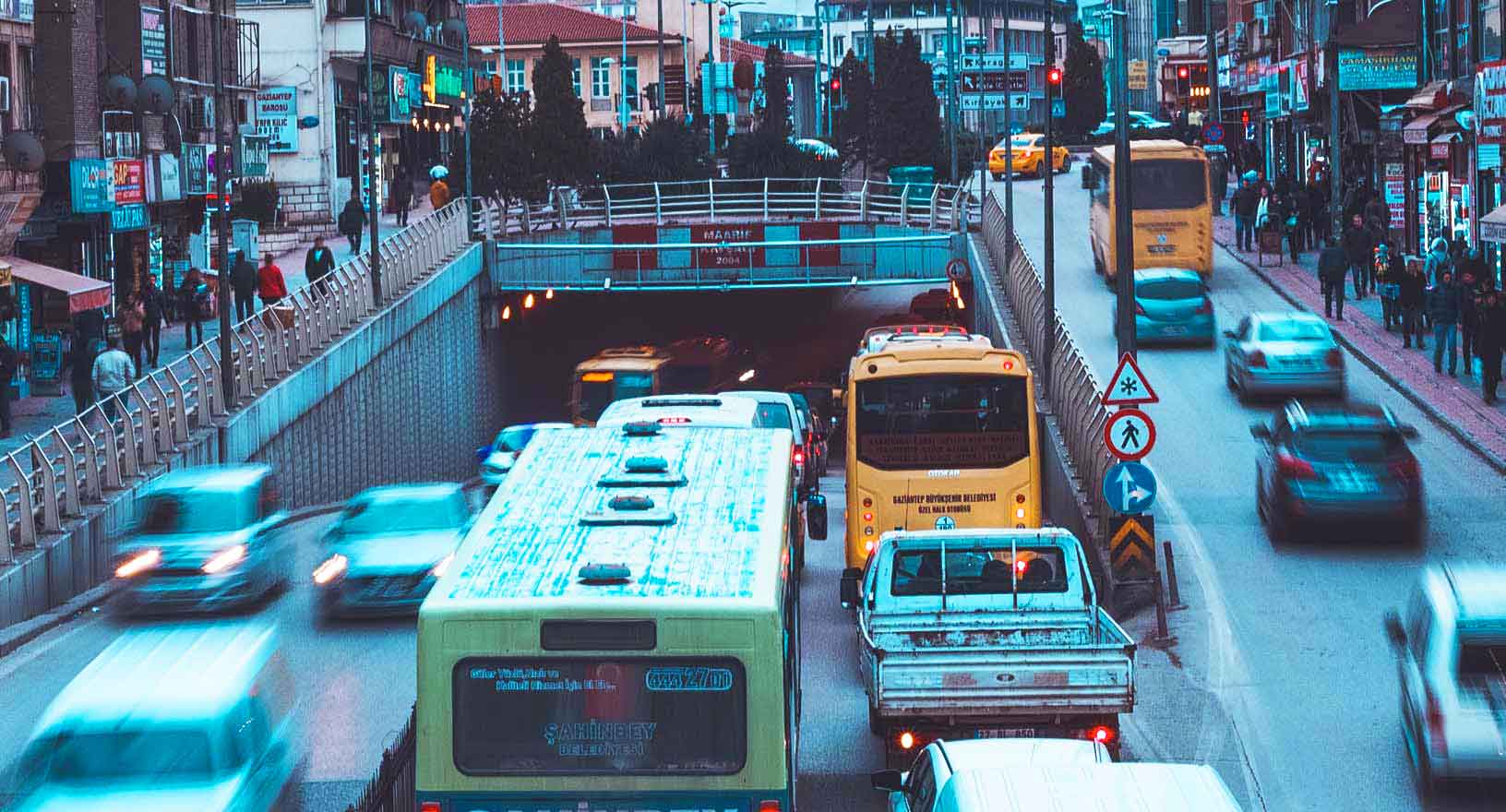 Congestionamento de tráfego no centro de uma cidade