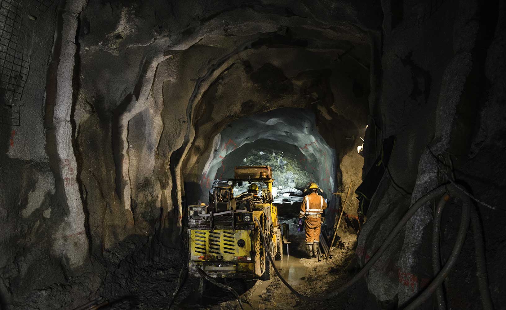Underground mine site simulation using CivilFEM, powered by Marc