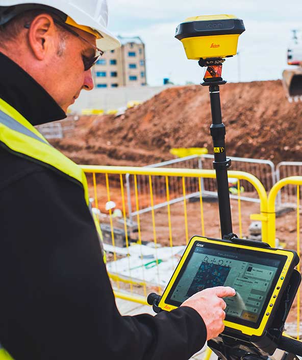 utility surveyor viewing a 3D utilities map on tablet screen attached to the detection solution 