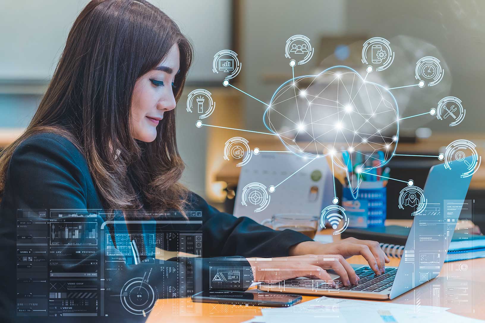 Mujer de negocios trabajando con un portátil superpuesta con imágenes de inteligencia artificial