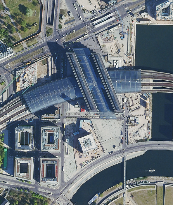 ドイツ・ベルリン中央駅の高解像度航空画像