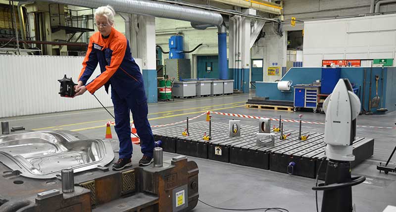 Volvo in Olofstrom uses a Leica Absolute Tracker with the LAS-XL laser scanner