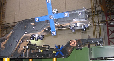 Image of bogie furnished with two steel scale bars and a reference cross