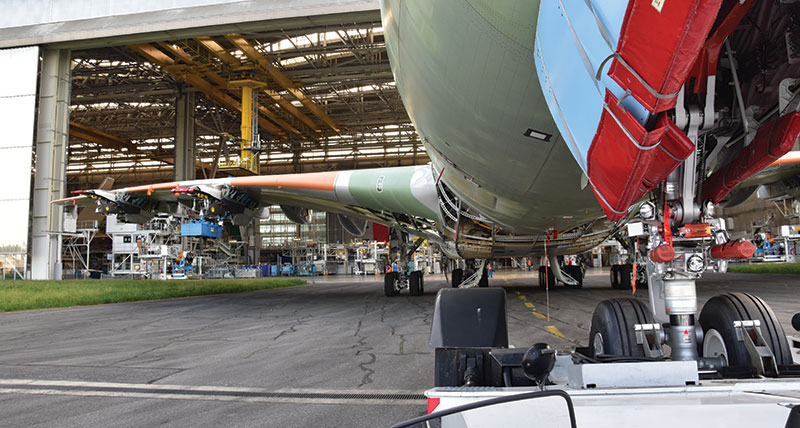 AIRBUS-Toulouse-A380-Hangar_left-wing