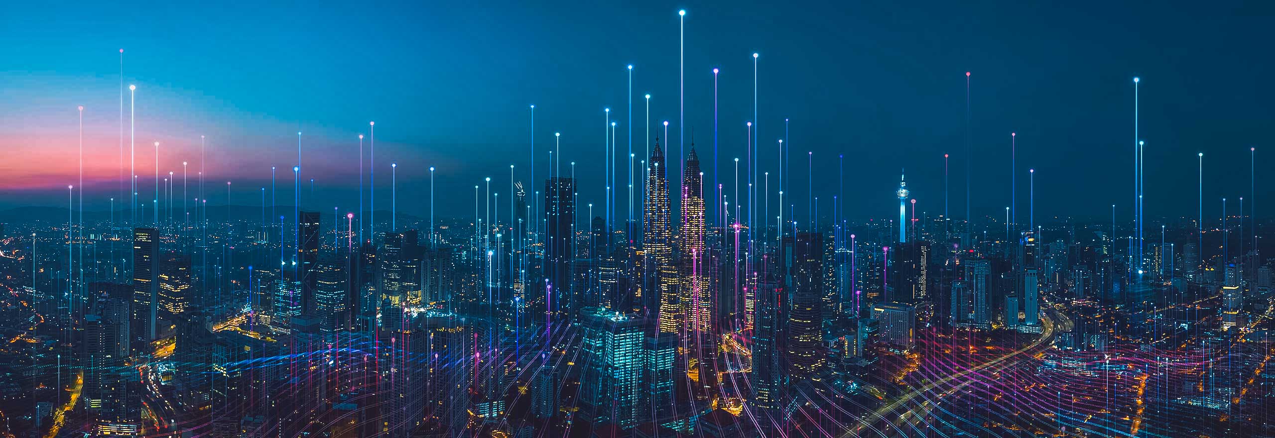 Un paisaje urbano nocturno con elementos digitales superpuestos que representan puntos de datos