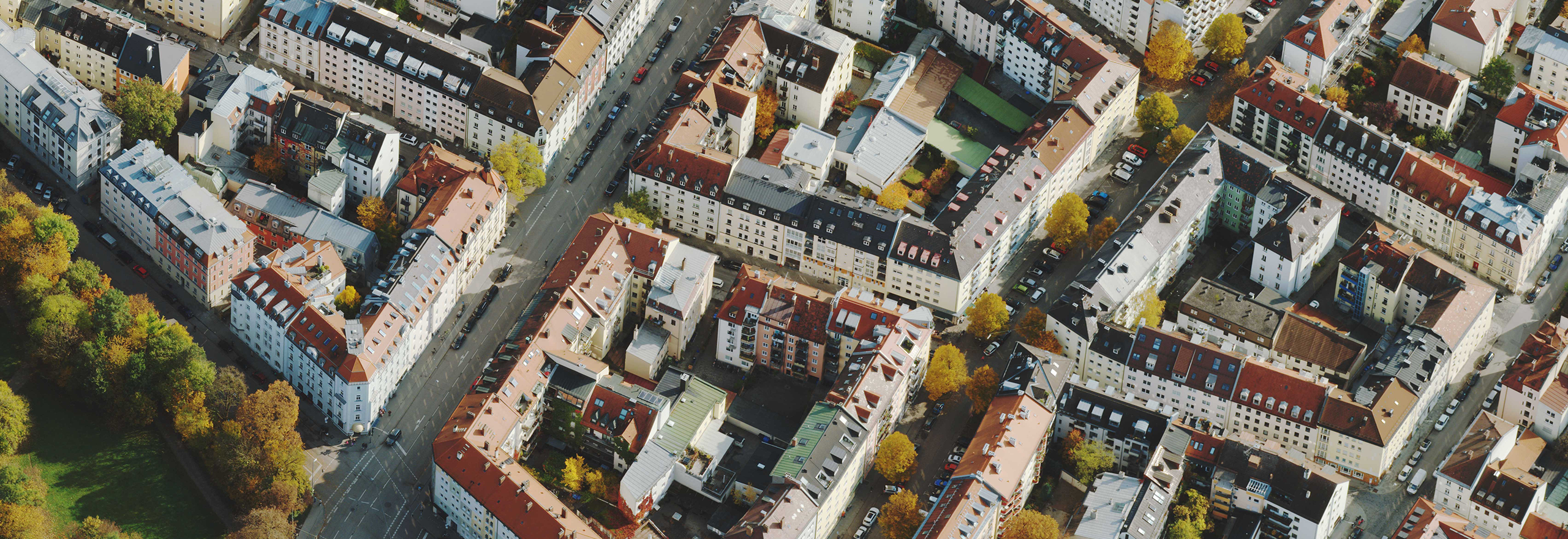 ドイツ・ミュンヘンにある建物の高解像度の傾斜航空画像