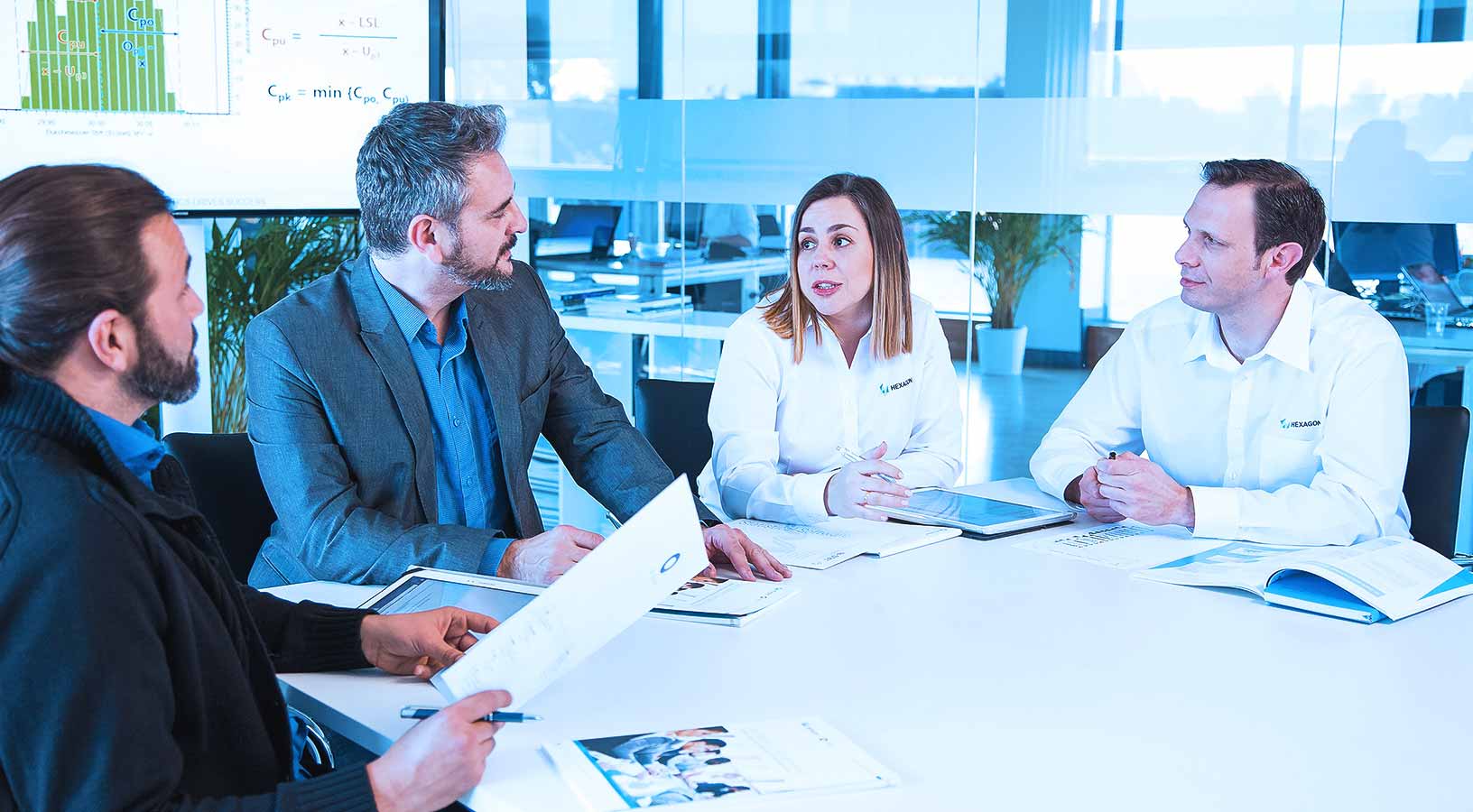 Inhaber eines Vermessungsbüros in einem Meeting