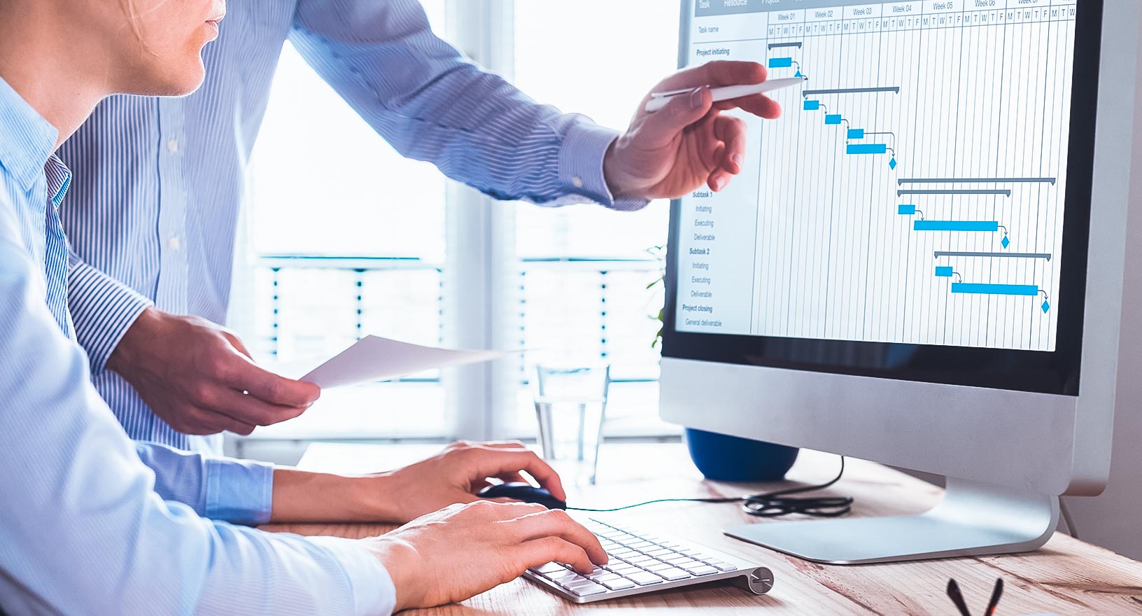 management team analysing data on a computer 