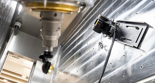 Geometric accuracy of the machine tool plays a major role, and knowledge of the current machine condition is essential. The LASERTRACER NG helps with this in a short time.