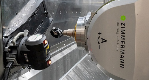 The reflector is moved through the complete machine volume and continuously tracked by the LASERTRACER-NG.