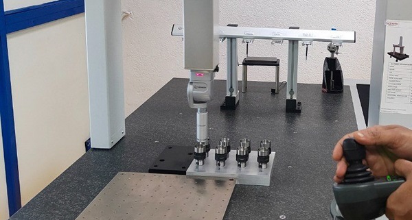 The GLOBAL coordinate measuring machine from Hexagon measuring customer parts with PC-DMIS on a tolerance as small as 5 microns. 