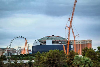 Structural components are mounted up to 90 metres above the ground.