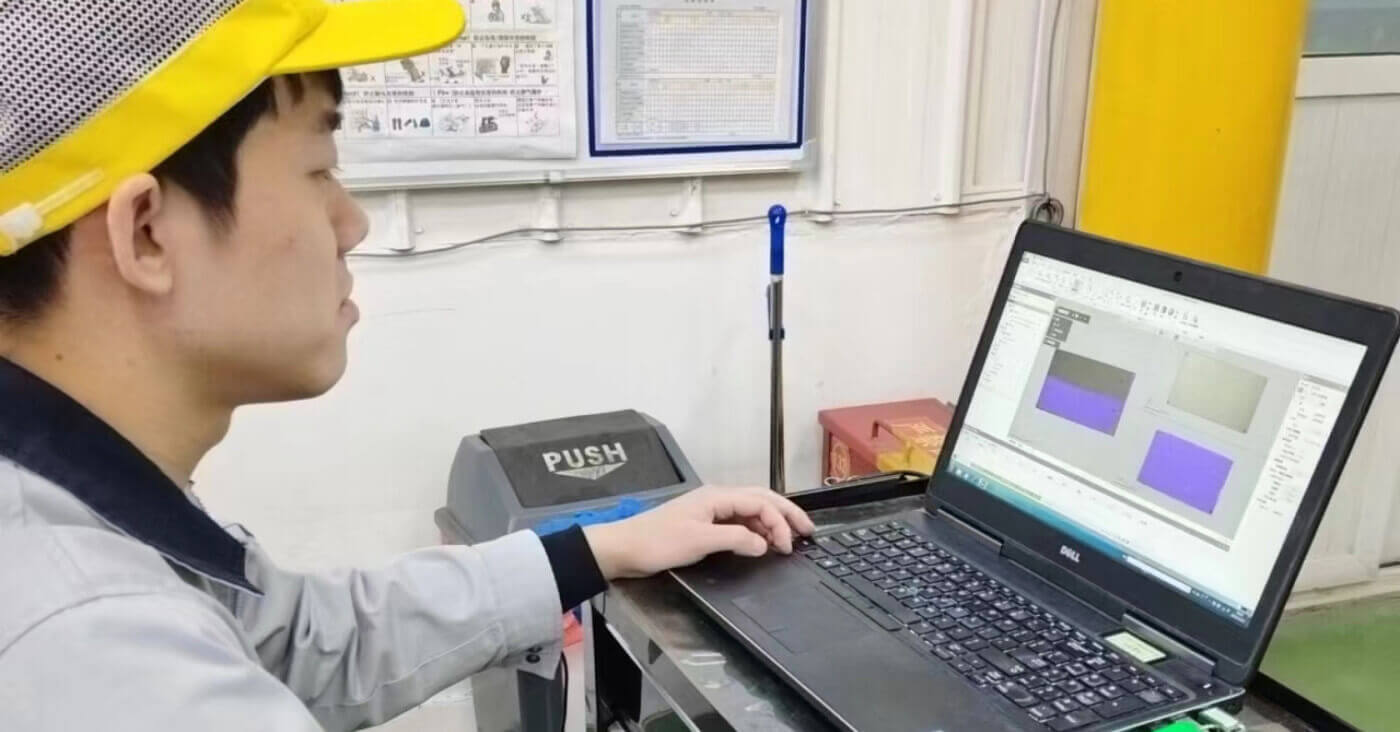 Engineer-working-in-Geomagic-Control-X