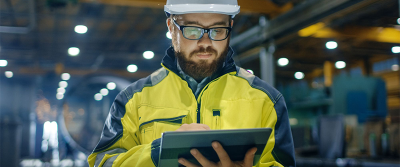 Nexus Connected Worker Audits worker with a tablet