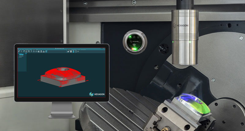 Un escáner láser inalámbrico en una máquina-herramienta. En el fondo se ve una pantalla que muestra el objeto que ha sido escaneado usando un software de metrología.