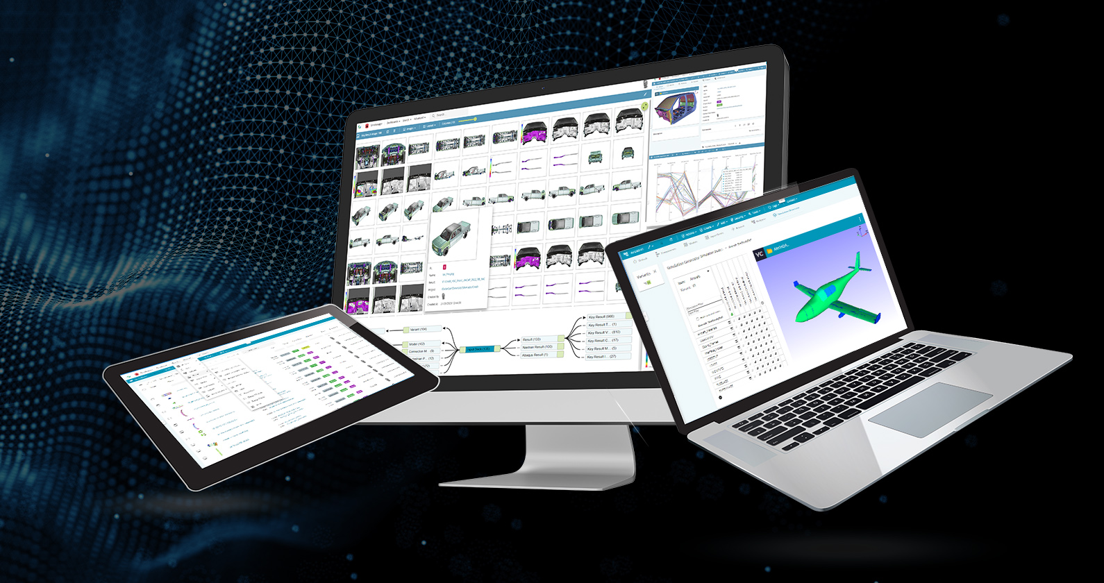 Software di simulazione SimManager mostrato su tre diversi dispositivi: uno schermo di tablet, desktop e laptop su uno sfondo blu-nero scuro