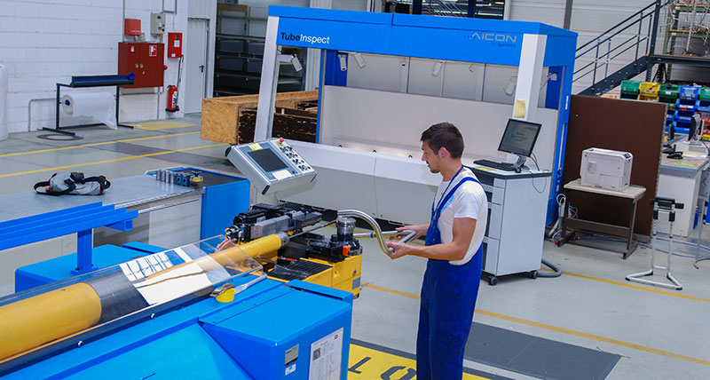 PFW-Aerospace_Bending-Machine