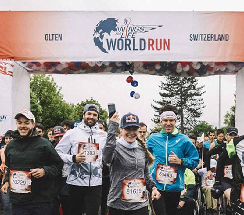 Race participants at start line
