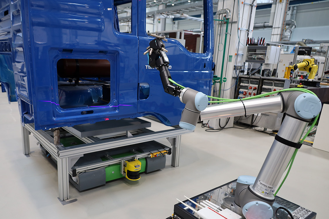 Hexagon wprowadza na rynek ręczny i automatyczny skaner laserowy 3D przeznaczony do kontroli dużych powierzchni