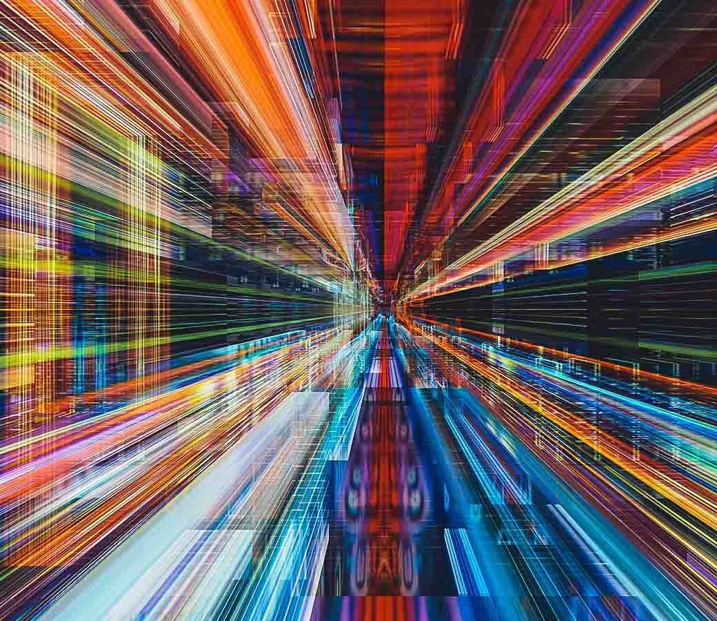 Künstlerisches Zeitrafferfoto in einem Tunnel