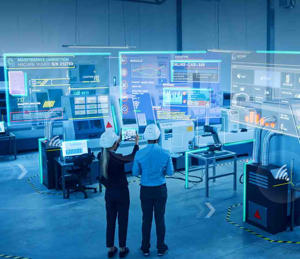 trabalhadores visualizando a realidade virtual de uma fábrica