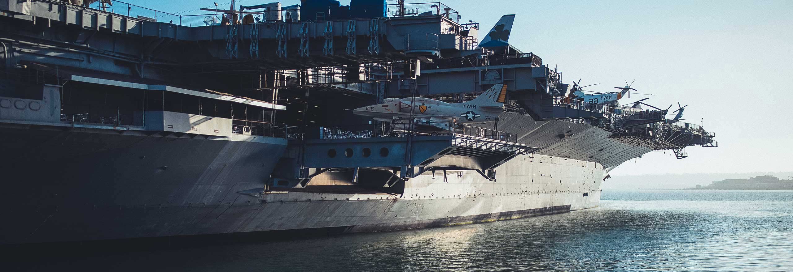 Embarcação naval com a tecnologia﻿°de defesa naval da Hexagon